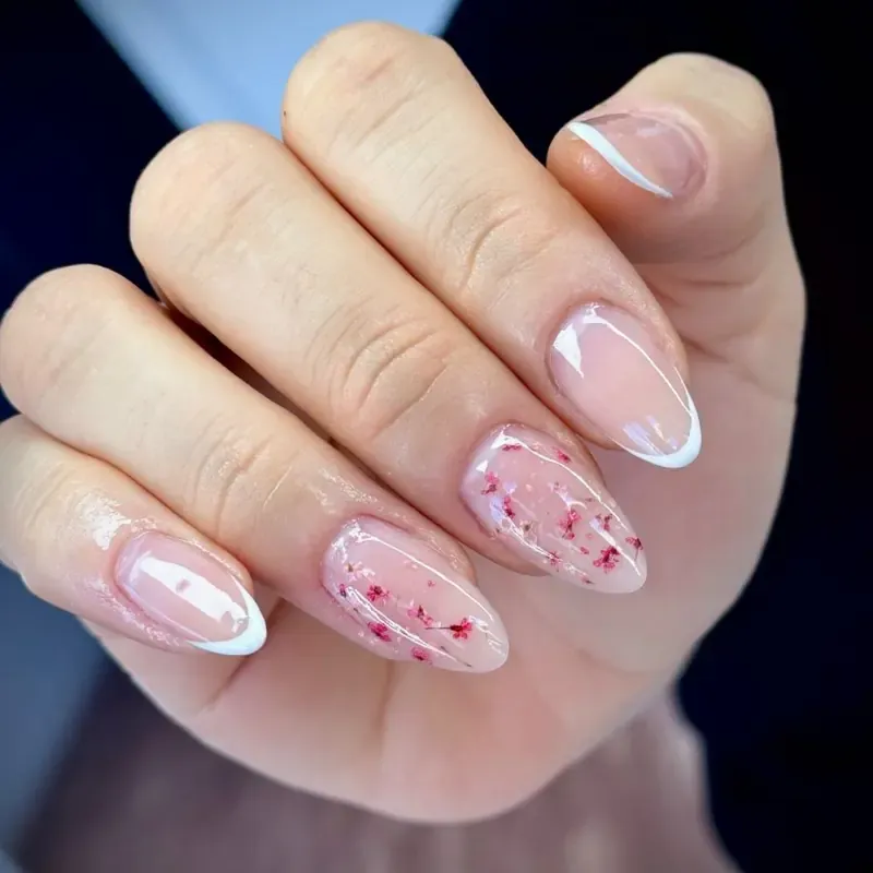 Extensão em molde russo com francesa e nail art floral